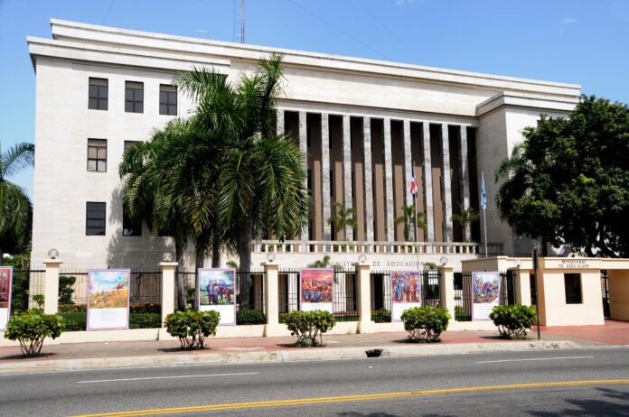 Minerd pagará aumento salarial a maestros pensionados y jubilados El Caribe
