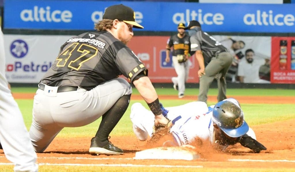 1636252778 253 Aguilas ganan 1 0 a Tigres del Licey