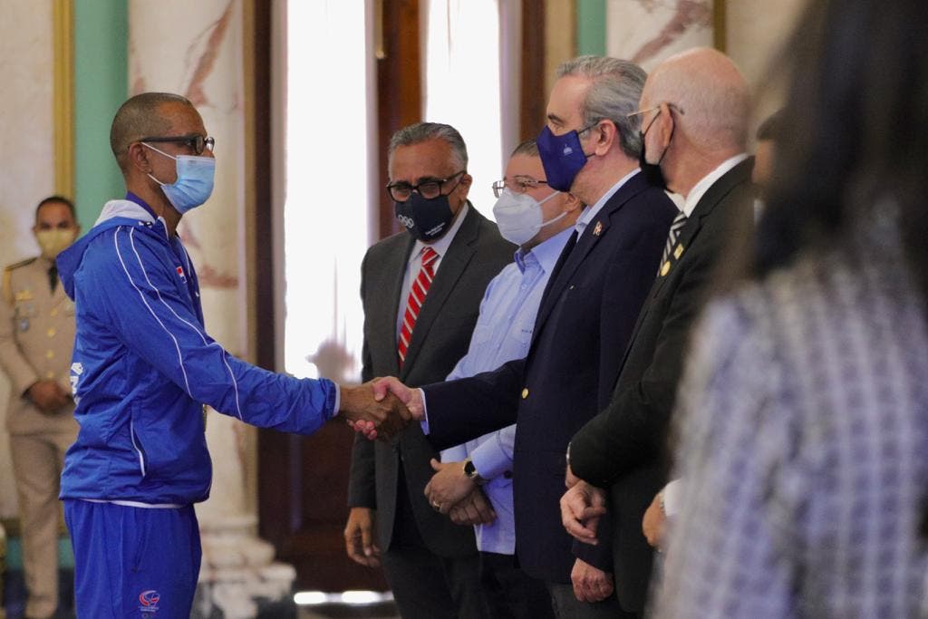 1637364909 822 Abinader entrega bandera a delegacion Juegos Panam Junior