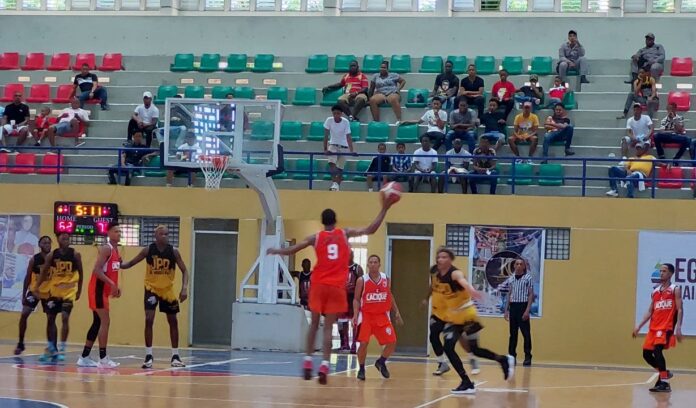 Reinicia torneo de baloncesto superior de Barahona