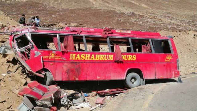 Al menos 22 muertos y 15 heridos en un accidente de autobús en Pakistán Al menos 22 muertos y 15 heridos en un accidente