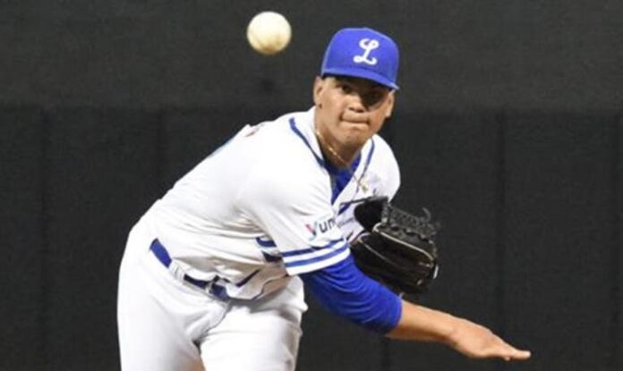 Albert Abreu saca al Licey del sótano