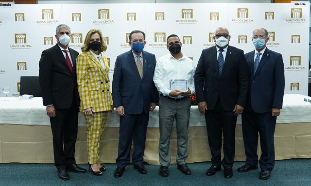 BCRD entrega premio Economia Biblioteca Juan Pablo Duarte