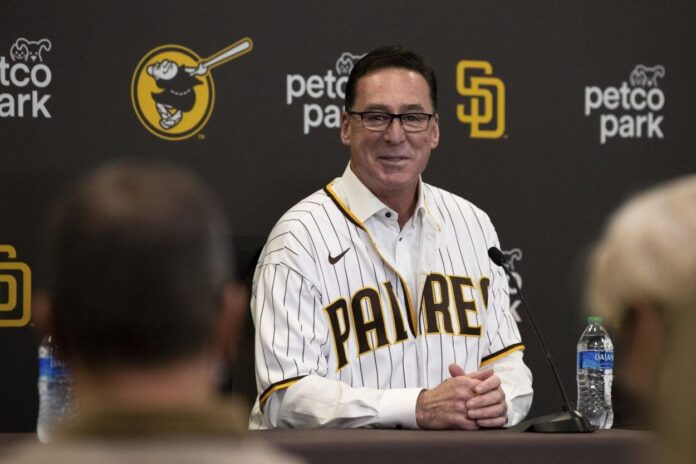 Bob Melvin pacta por 3 años para dirigir a los Padres