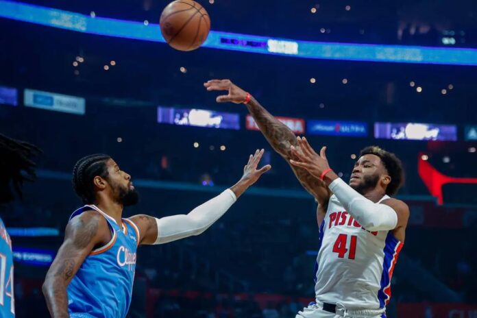 Clippers superan 107-96 a Pistons