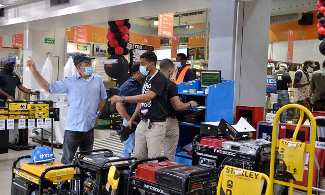 Con dinamico Viernes Negro iniciaron las compras navidenas