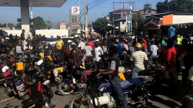 Conseguir combustibles una actividad de riesgo en Puerto Principe