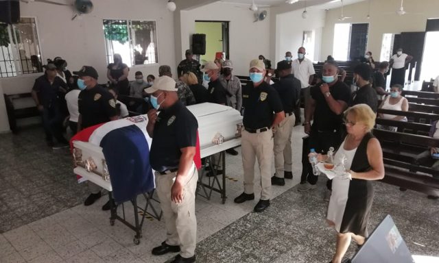 Despiden a capitan de PN ultimado a tiros