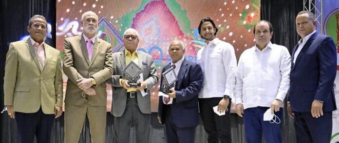 Domínguez y Martínez logran principales premios de ACDS Domínguez y Martínez logran principales premios de  ACDS