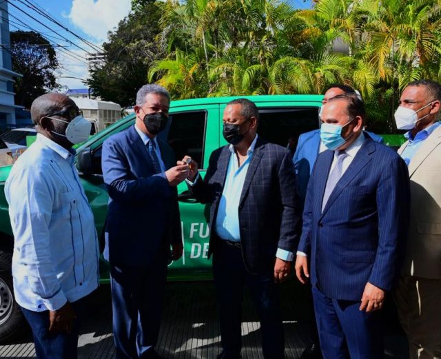 Donan vehiculos a la Fuerza del Pueblo