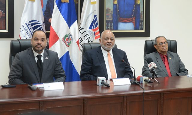 Educacion pagara mas de mil millones en aumento salarial