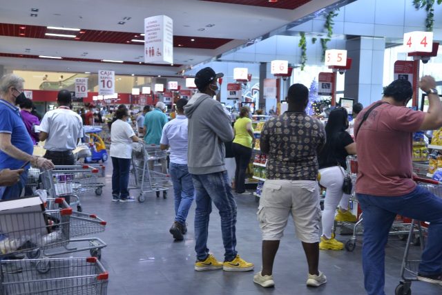 El dinámico “Viernes Negro”: compras navideñas iniciaron FOTO: JHONNY ROSTETAN El dinámico “Viernes Negro”: compras navideñas iniciaron FOTO: JHONNY ROSTETAN