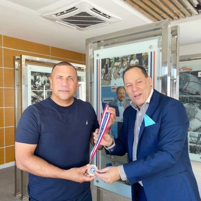 Eligen a Franklin Mirabal «Narrador Deportivo del Año» en NY