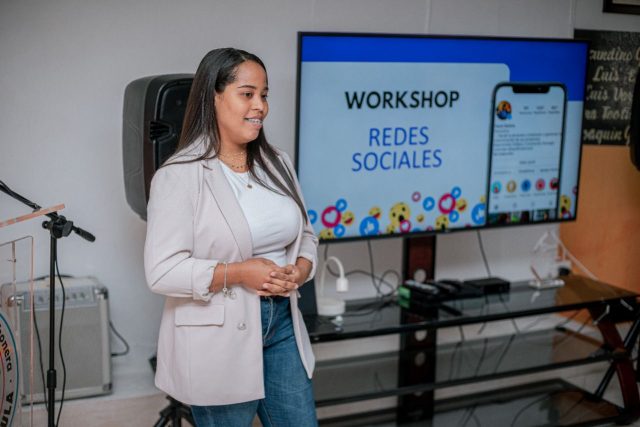 Fundación Porciones de Alegría y asociación Yo Soy Barahona imparten taller sobre Redes Sociales y Finanzas Personales Fundación Porciones de Alegría y asociación Yo Soy Barahona imparten taller sobre Redes Sociales y Finanzas Personales
