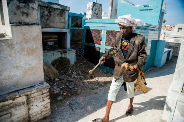 Haiti celebra su fiesta vudu del guede en plena crisis