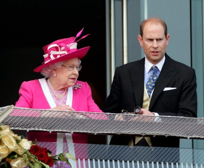Isabel II delega, esta vez en su hijo Eduardo, un acto ante el Sínodo