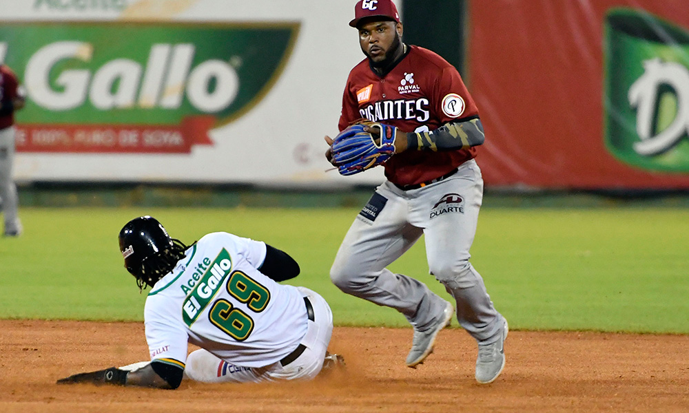 Las Aguilas siguen con su vuelo alto Toros ganan