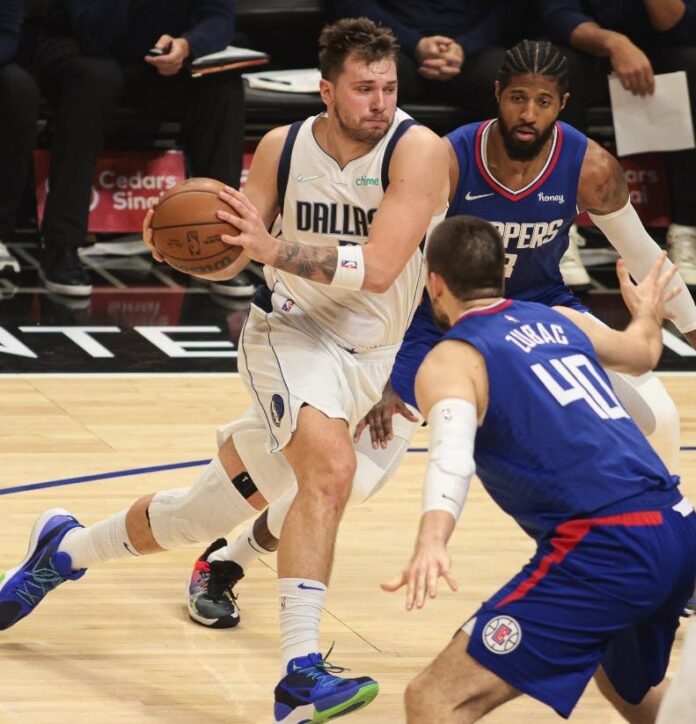 Luka Doncic vuelve tras lesión para tumbar a  Clippers