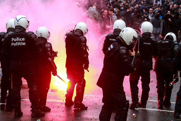 Más de 40 detenidos en las protestas en Bruselas contra las medidas anticovid Más de 40 detenidos en las protestas en Bruselas contra las medidas anticovid