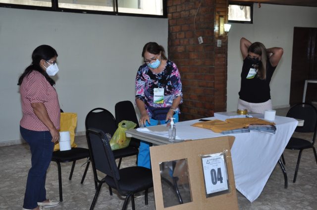 Médicos celebran elecciones con ligeros inconvenientes