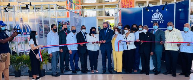 Mescyt inaugura feria en recinto UASD Barahora