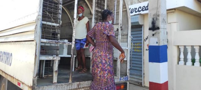 Detienen otras 25 embarazadas indocumentadas y 76 hombres Detienen otras 25 embarazadas indocumentadas y 76 hombres