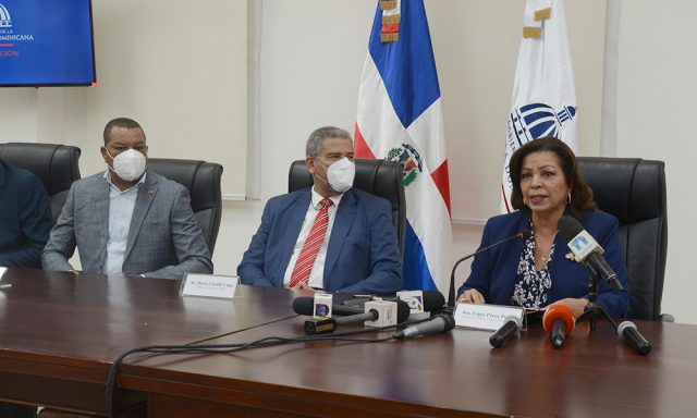 Minerd convoca a 77 mil a concurso de oposicion
