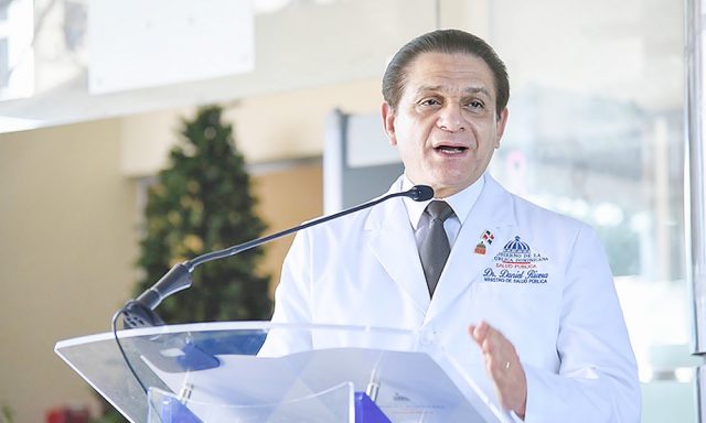 Ministro baja el flujo de haitianas en los hospitales