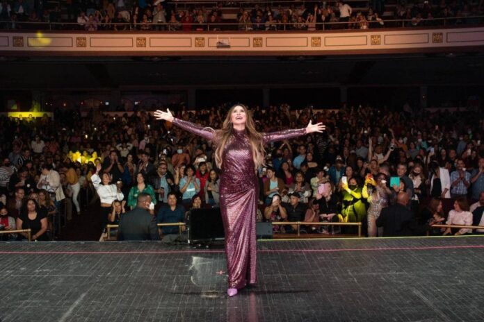 Myriam Hernández cantó y encantó a su público
