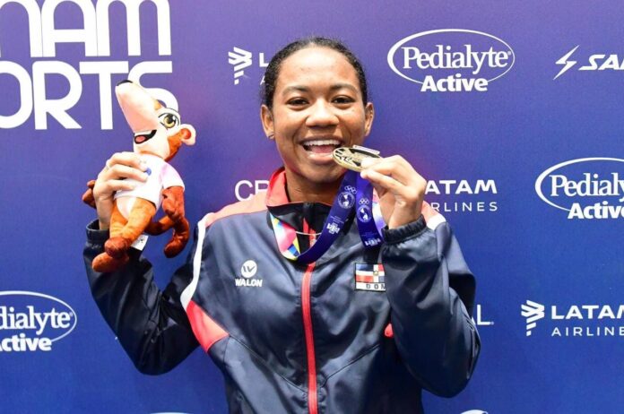 Ortiz gana oro y establece récord en pesas