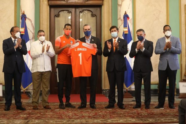 Presidente recibió al equipo de fútbol de Cibao FC Presidente recibió al equipo de fútbol de Cibao FC