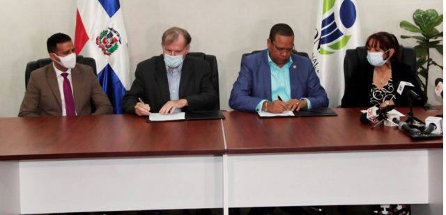 Pro Consumidor firma convenio con entidad Gobierno EEUU para orientar a dominicanos sobre inocuidad de los alimentos Pro Consumidor firma convenio con entidad Gobierno EEUU para orientar a dominicanos sobre inocuidad de los alimentos