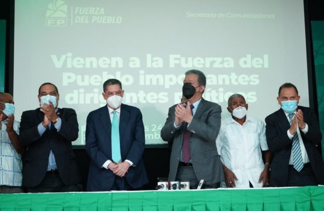 Ramón Valerio se juramenta en FP, junto a 53 expresidentes de comités Ramón Valerio se juramenta en FP, junto a 53 expresidentes de comités