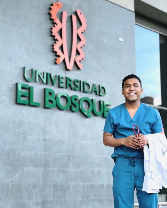 Rawddy Reales El medico internista que educa a traves de
