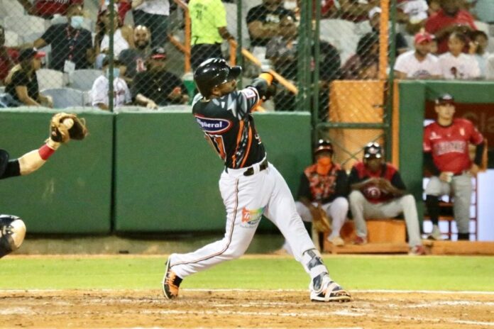 Rijo comanda remontada de los Toros ante Leones en el Corral