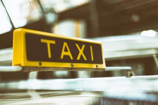 Mujer deja abandonada a una bebé en un taxi en Bolivia Mujer deja abandonada a una bebé en un taxi en Bolivia