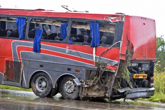 Al menos 18 fallecidos y 25 heridos en accidente de