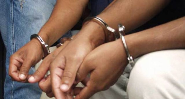 Apresan 12 personas; Ocupan drogas y armas blancas en La Romana Apresan 12 personas; Ocupan drogas y armas blancas en La Romana