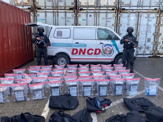 DNCD incauta 266 paquetes presumiblemente cocaína en Puerto Caucedo DNCD incauta 266 paquetes presumiblemente cocaína en Puerto Caucedo