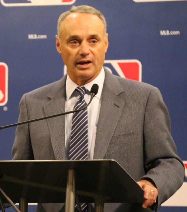 Las Grandes Ligas comenzaron un cierre patronal de sus jugadores el jueves por la mañana temprano después de que un par de reuniones del miércoles dejaran a la liga y la Asociación de Jugadores de la MLB en un punto muerto en la negociación