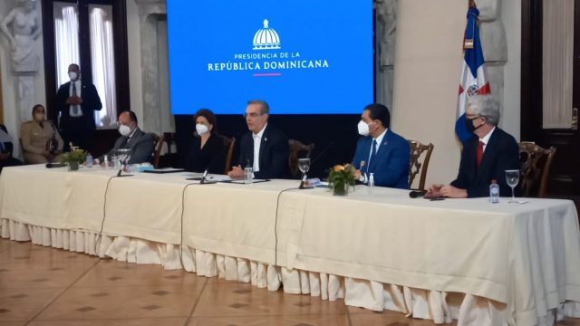 Gobierno muestra estudio que garantiza efectividad de la tercera dosis Gobierno muestra estudio que garantiza efectividad de la tercera dosis