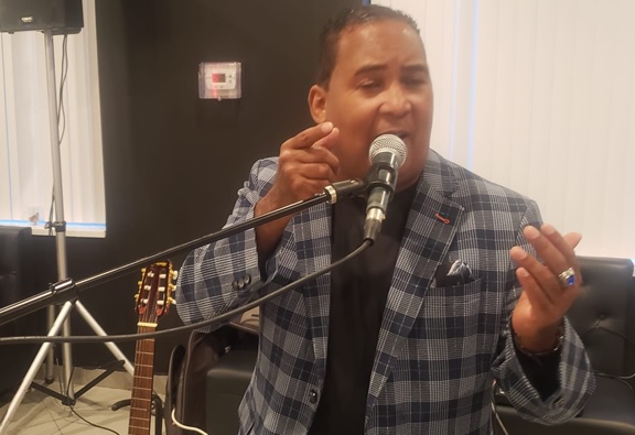 Se destaca en NYC “Show Man” dominicano Se destaca en NYC “Show Man” dominicano