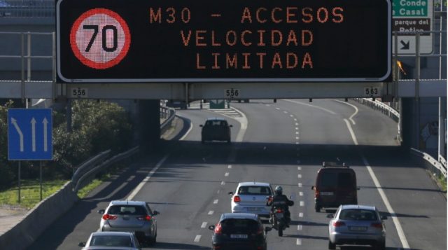 Una mujer descubre la infidelidad de su esposo tras recibir una multa por exceso de velocidad con la foto del radar Una mujer descubre la infidelidad de su esposo tras recibir una multa por exceso de velocidad con la foto del radar