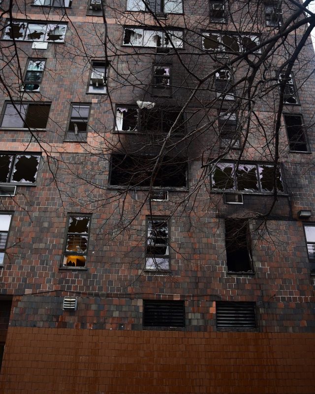 Al menos 19 muertos en un incendio en Nueva York Al menos 19 muertos en un incendio en Nueva York
