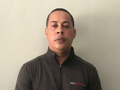 Apresa “in fraganti” padre flageló espalda a su hijo de once años con cable Apresa “in fraganti” padre flageló espalda a su hijo de once años con cable