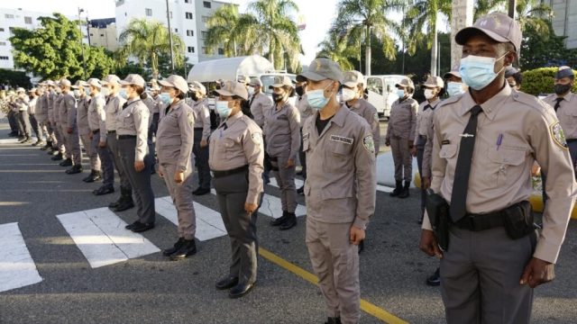Policía dispone agentes ofrezcan Policía dispone agentes ofrezcan
