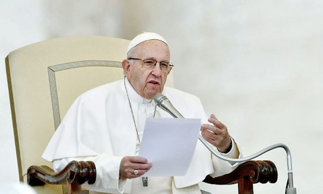 El papa pide El papa pide