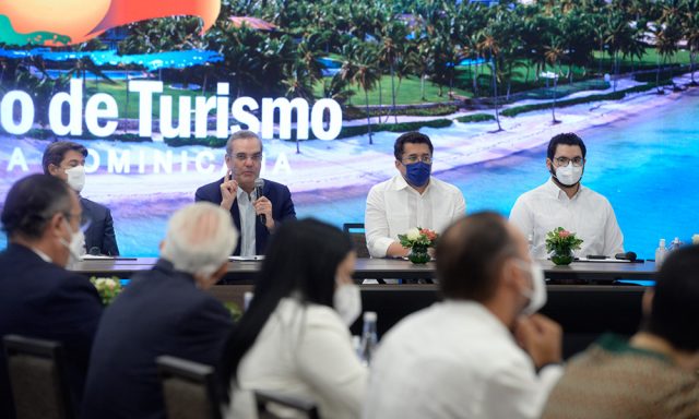 En diciembre de 2021 RD recibio 728335 turistas