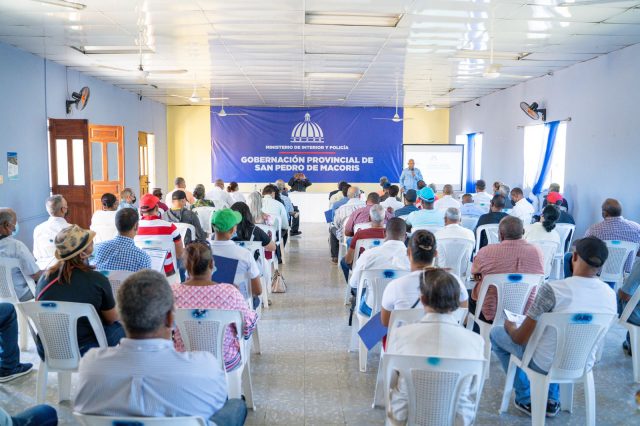 Capacita en un día a más de 6, 000 agricultores en gerencia agropecuaria Capacita en un día a más de 6, 000 agricultores en gerencia agropecuaria