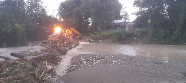 El desbordamiento de una cañada ubicada próximo al cementerio de la comunidad Ranchito de Los Vargas en el municipio de Luperón El desbordamiento de una cañada ubicada próximo al cementerio de la comunidad Ranchito de Los Vargas en el municipio de Luperón